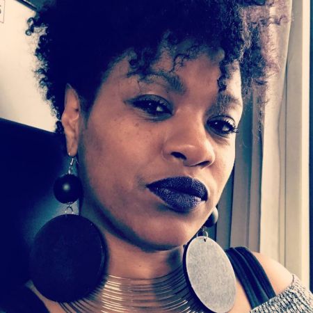 Dr. phil. Natasha A. Kelly erläutert am Donnerstag, 27. September, in der Wewelsburg die Vielsprachigkeit des Rassismus (© Dr. phil. Natasha A. Kelly).